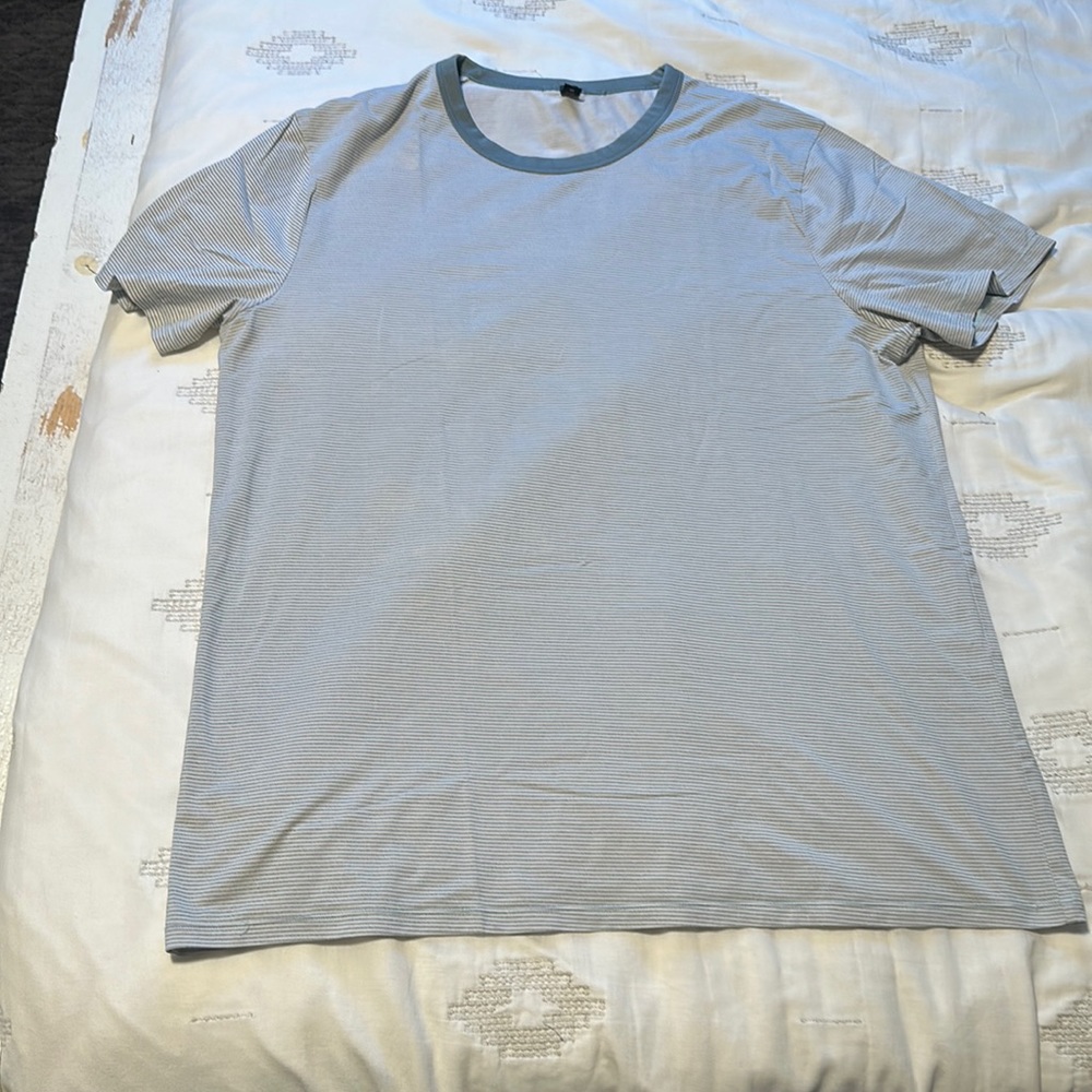 Lululemon tee shirt